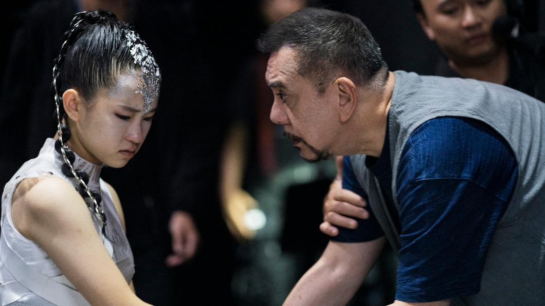 黃秋生尋獲失散多年的女兒、也就是視障大提琴手盧以恩。(圖/公視提供)