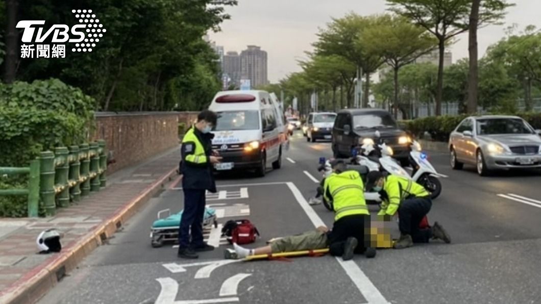 疑精神不濟!男大生自撞人行道 頭部重創一度無生命徵象