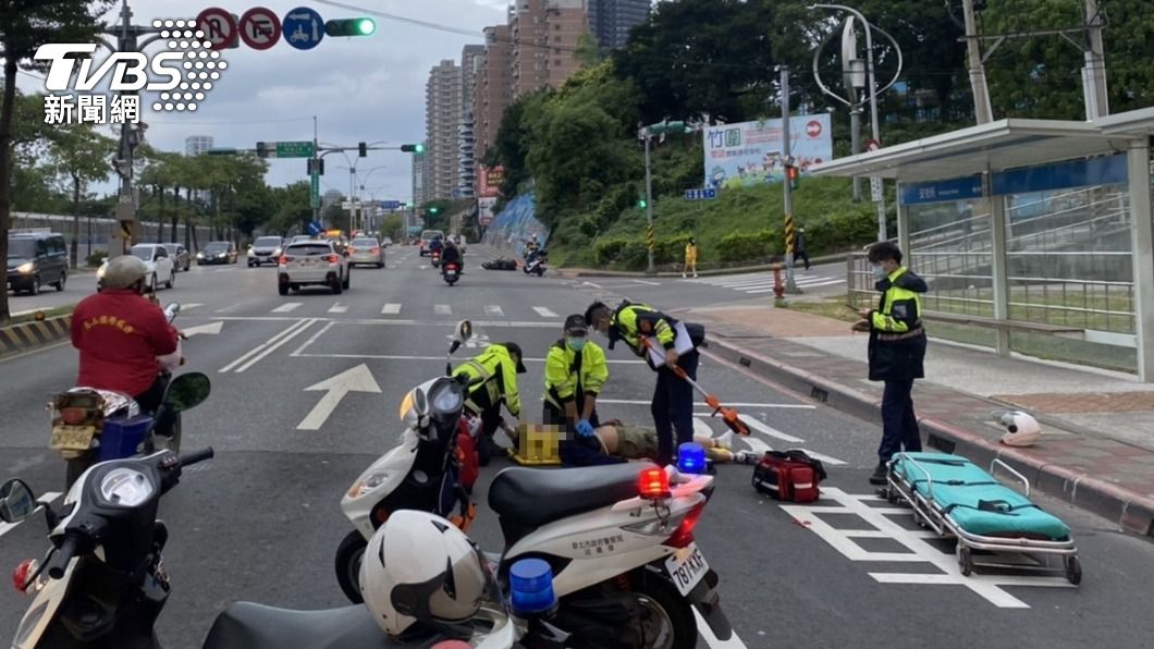 警消人員到場時男大生一度沒有呼吸心跳。（圖／TVBS）