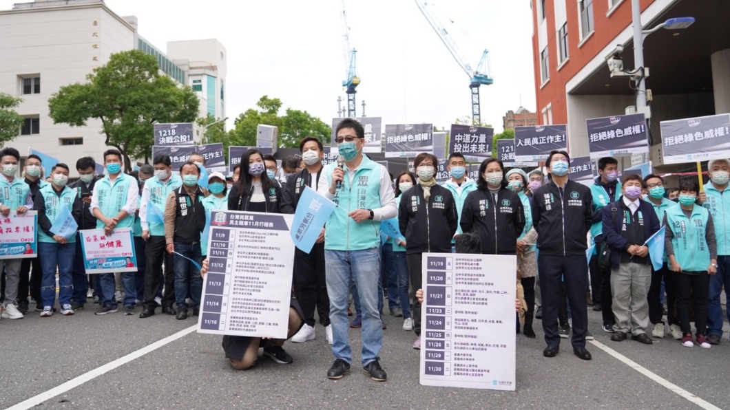 民眾黨舉辦「『護藻礁 護食安 護台灣』民主戰車公投全台宣講起跑」記者會。(圖/民眾黨提供)