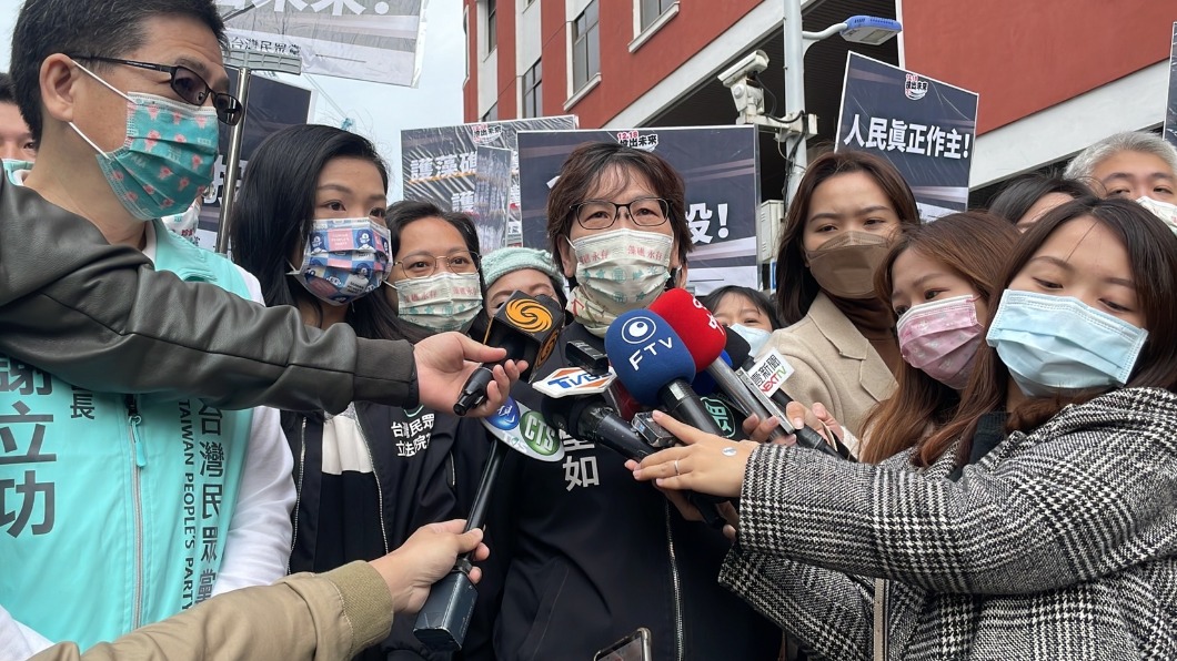 民眾黨舉辦「『護藻礁 護食安 護台灣』民主戰車公投全台宣講起跑」記者會。(圖/民眾黨提供)