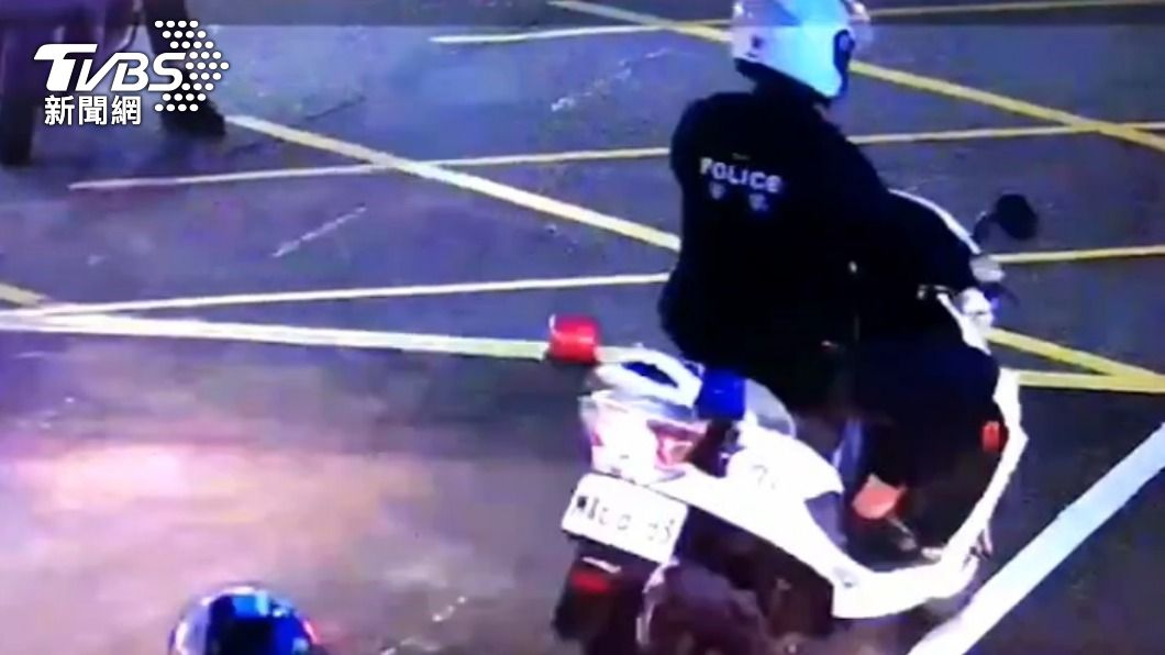 酒駕男未戴安全帽、「熊抱」騎車 遭警攔女友竟飆六字經
