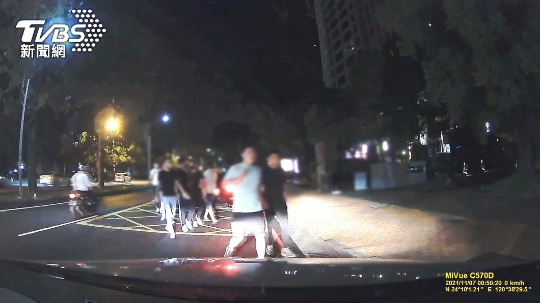 起底跑車惡煞「高二騎車闖攔檢站」　富爸寵兒興訟遭打臉