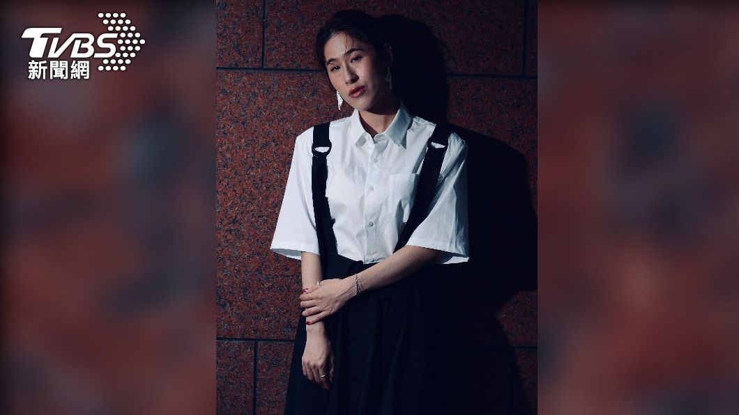 百白在拿下女配角獎後竟然讓父親向她道歉。(圖/TVBS)