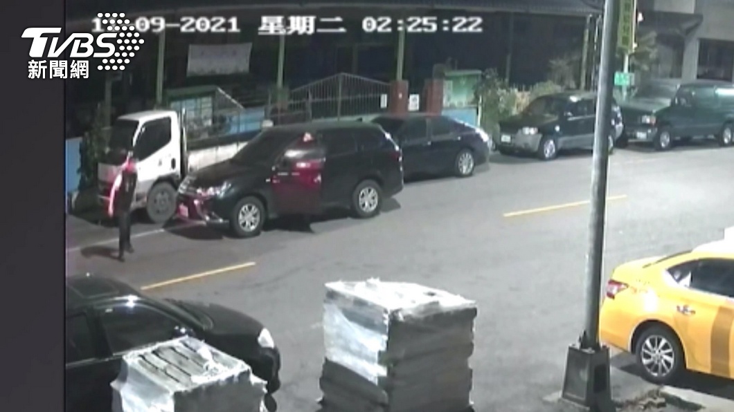 2嫌躲屋頂被