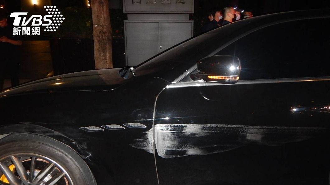 宋姓男大生不慎擦撞瑪莎拉蒂,車體出現刮痕。(圖/警方提供)
