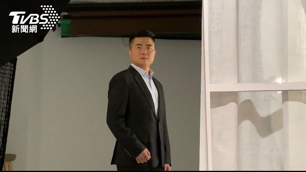 瘦身10公斤!顏寬恒拍定裝照自嘲「衣服都穿得下了」