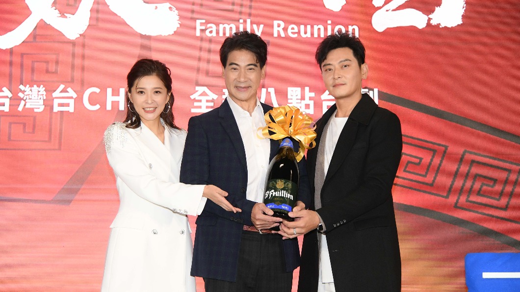 翁家明(圖中)自曝擔心愛女太早談戀愛。(圖/三立提供)