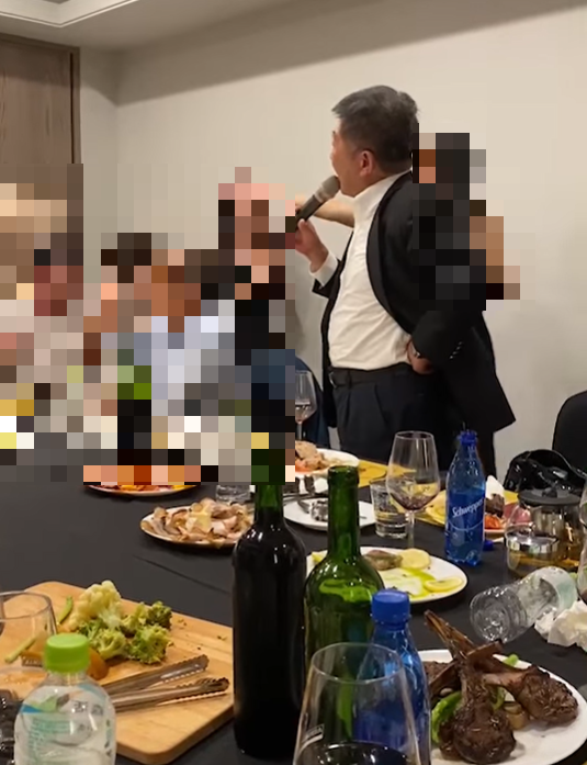 陳時中開心唱台語歌。(圖/翻攝自楊植斗臉書)