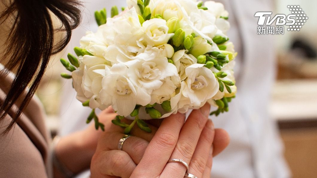 疫情趨緩能結婚了!1.3萬對佳偶10月結婚今年次高