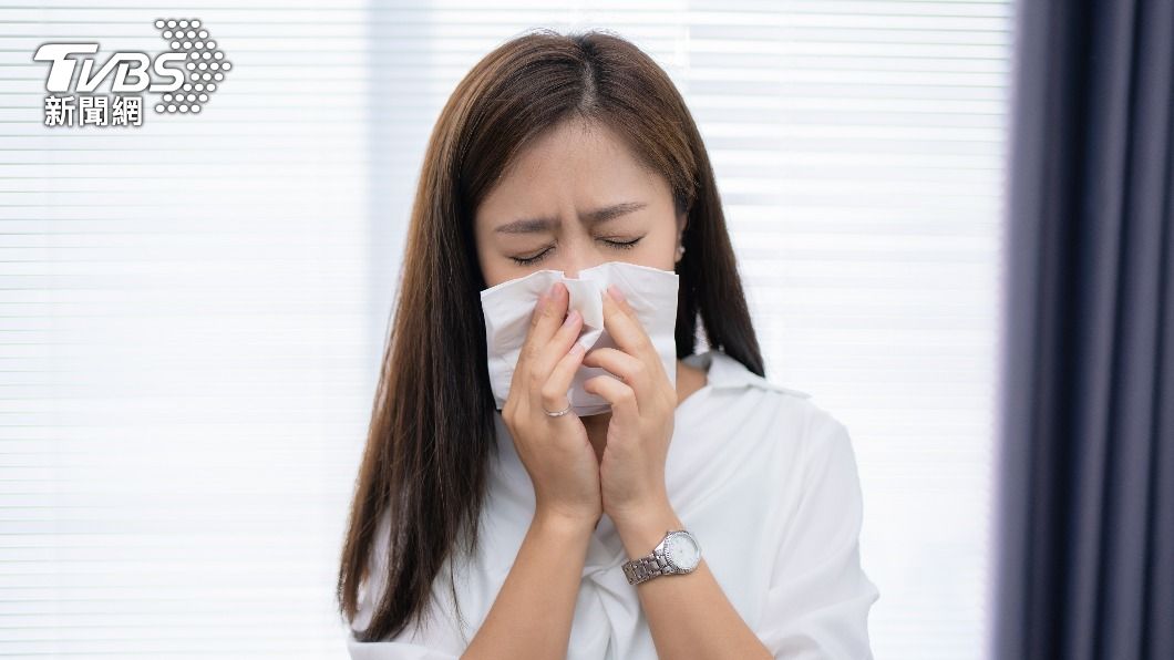 醫師建議可以透過痰的觀察來檢視自身狀況。（示意圖／shutterstock達志影像）