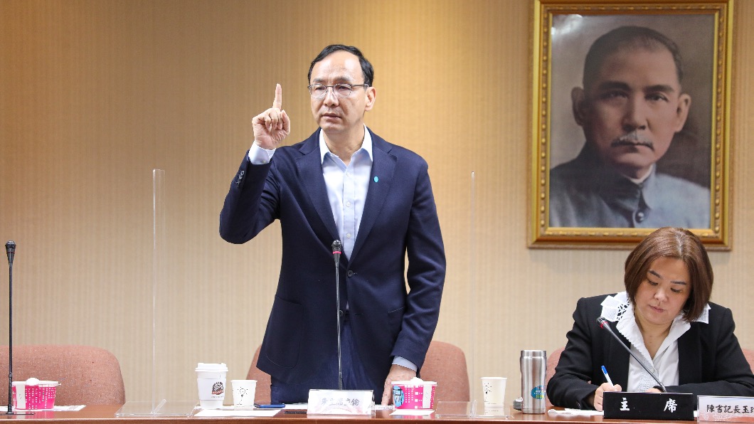 朱立倫與黨團幹部、黨籍立委們開會。(圖/國民黨提供)