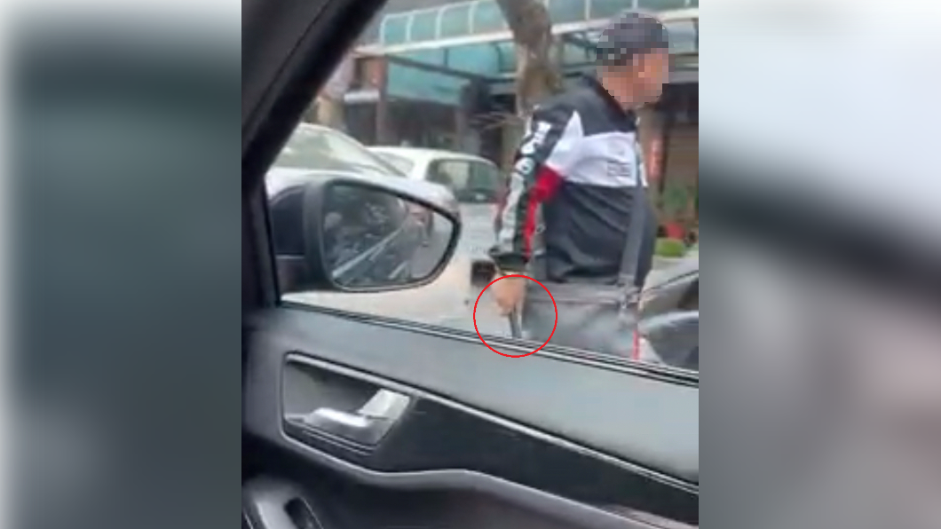 男不滿被按喇叭!竟持球棒警告 網酸:我以為住台中