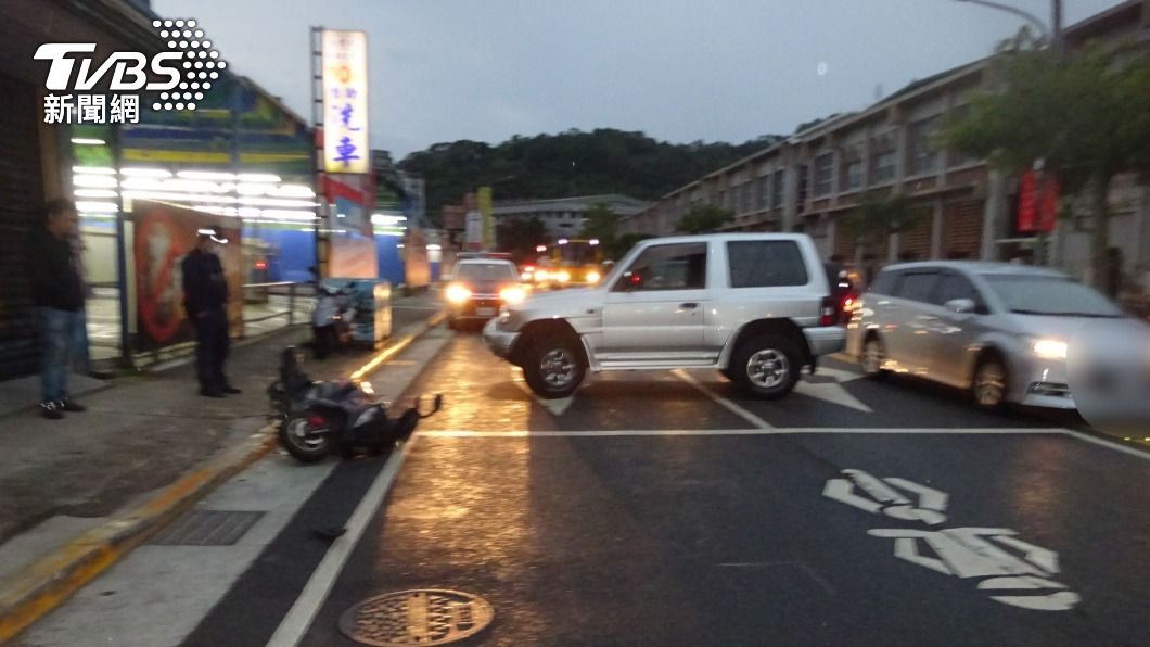 車禍發生在木柵高工旁。（圖／TVBS）