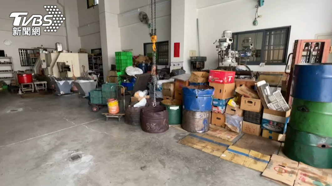 李嫌家裡從事CNC車床加工工廠。(圖/TVBS)