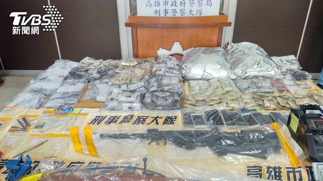 警方查獲近4千包毒品。(圖/TVBS)