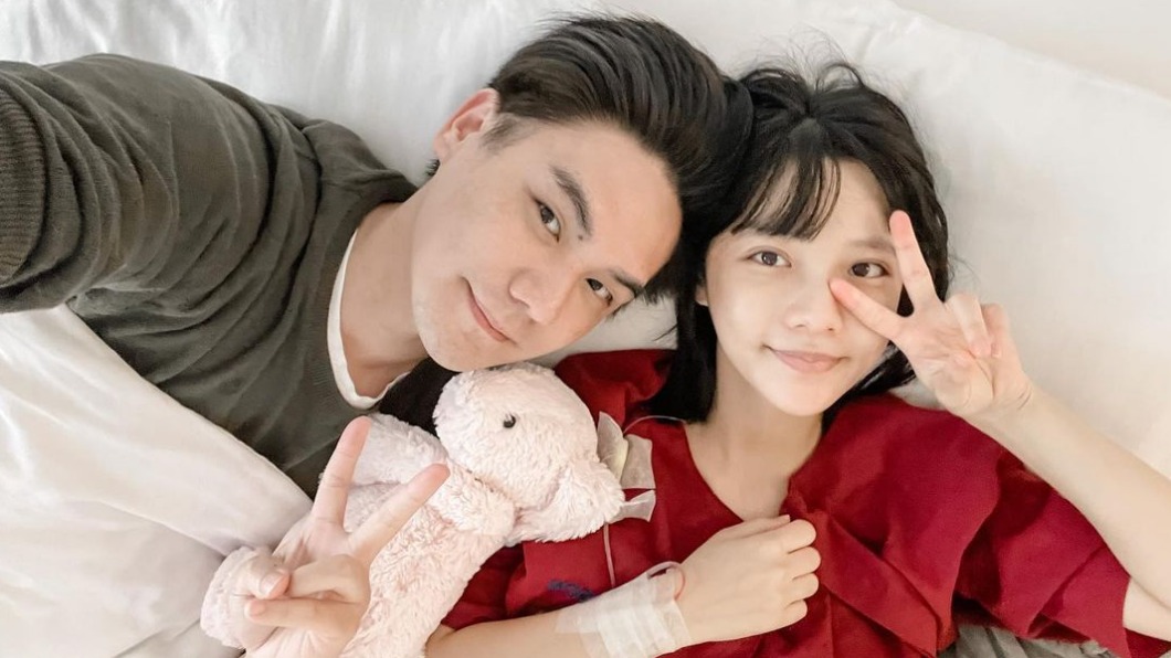 Nina與老公育有2個女兒,一家四口相當溫馨。(圖/翻攝自Nina IG)