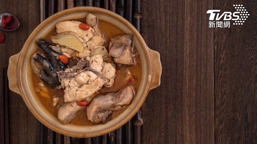 麻油雞「一步驟」肉嫩湯甜 老饕實作讚:冬天都被點亮