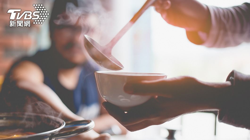 人妻貼心燉補湯 網見碗內「超巨食材」驚呆:老公小心了