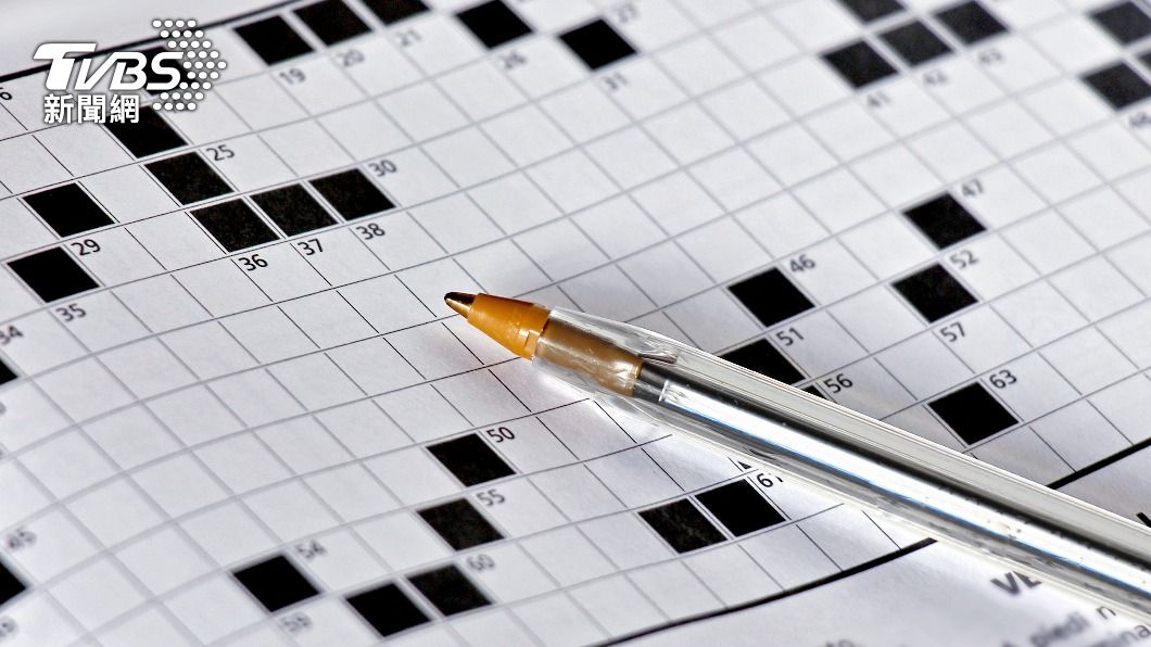 父親玩填字遊戲時想到兒子的名字。(示意圖/shutterstock達志影像)