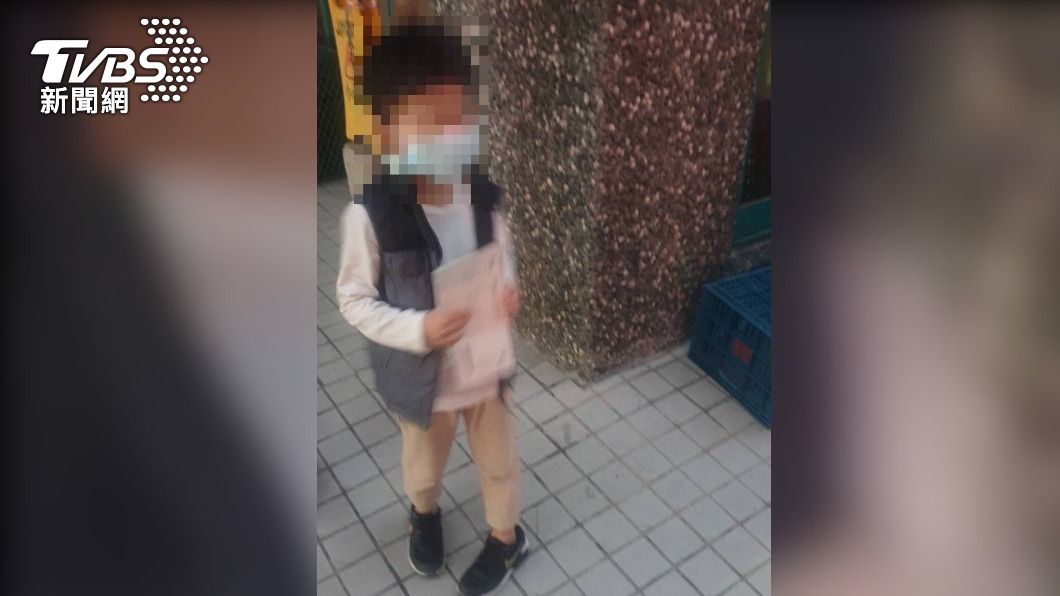 「信」好!4歲童和嬤走散 警靠「手中這張」成功找人