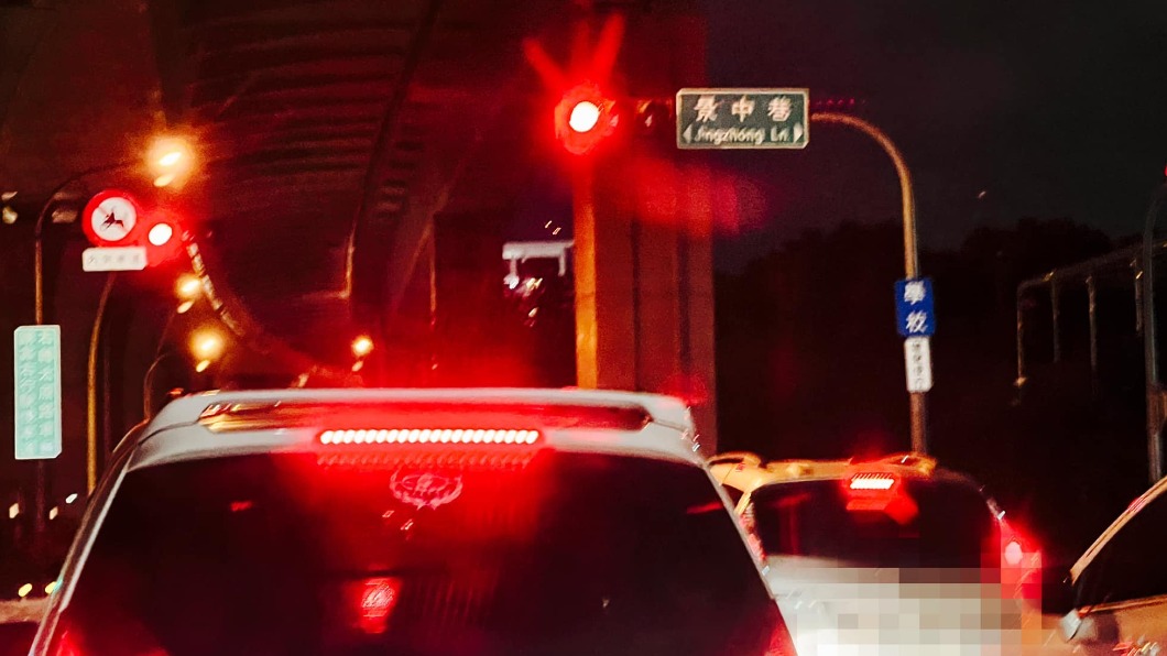 施景中遇到與他撞名的巷子。(圖/翻攝自施景中臉書)
