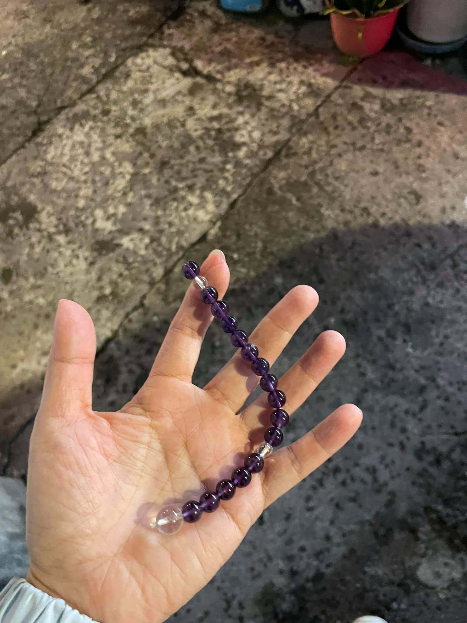 楊月娥透露女兒手上的佛珠在車禍後斷掉。（圖／翻攝自楊月娥臉書）