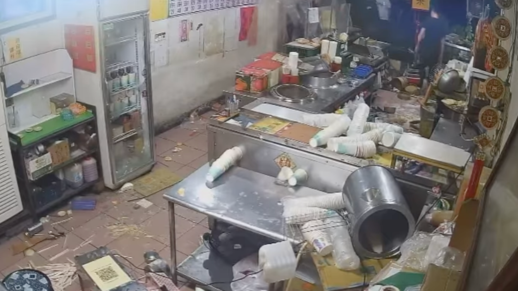 店內一片狼藉。（圖／翻攝自爆料公社公開版）