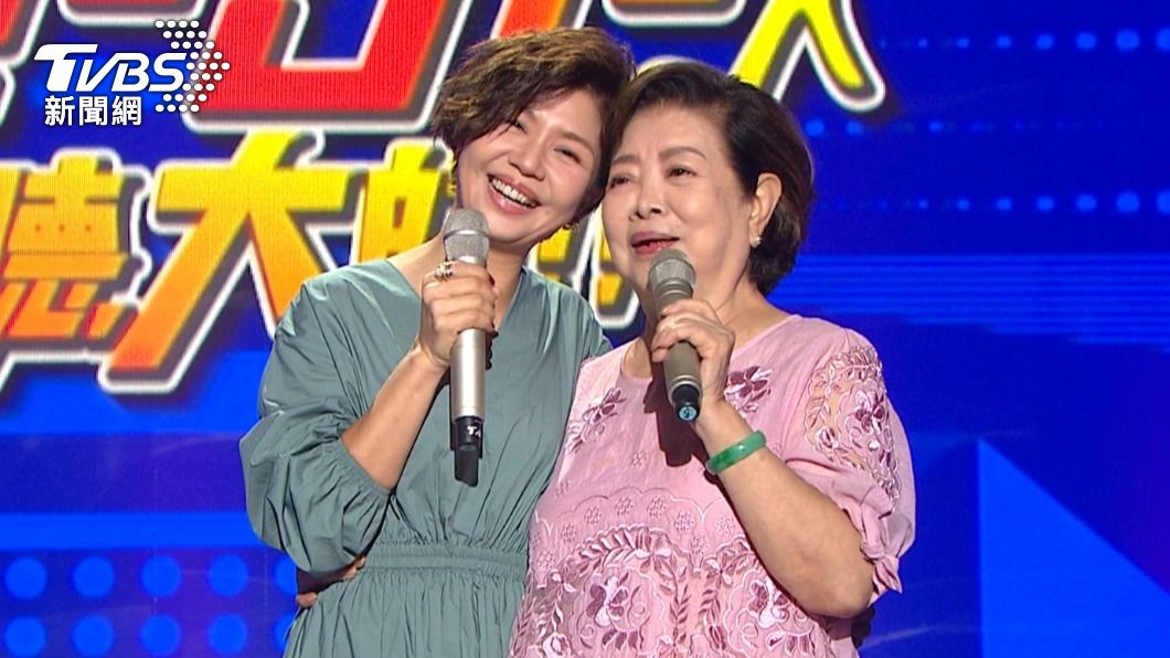 淑芳阿姨驚洩于子育有人追求,更說知道內幕。(圖/TVBS)