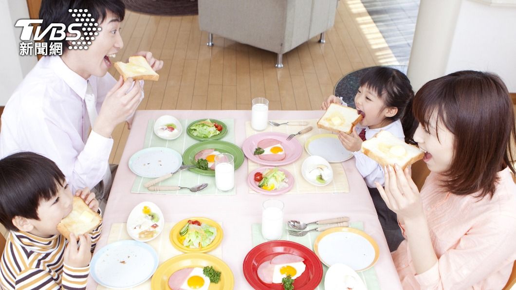 醫師認為早上感到肚子餓是因為被制約的習慣。（示意圖／shutterstock達志影像）