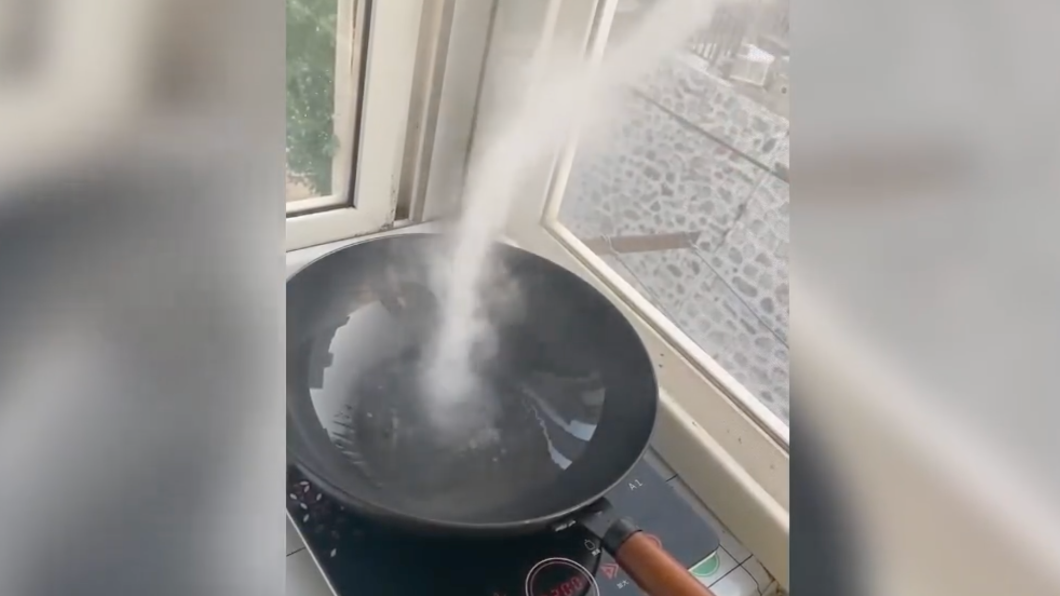 是小當家?做飯鐵鍋炒出「龍捲風」 超神奇觀當事人傻眼