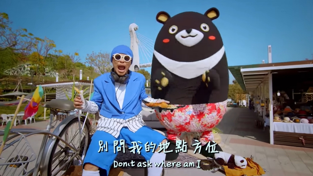 黃明志先前拍攝《出去走走》宣傳高雄市觀光。（圖／翻攝自高雄市旅遊網YouTube）