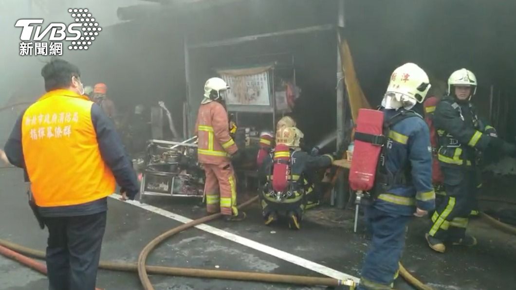 商家店舖的生財工具遭高溫融化。(圖/TVBS)