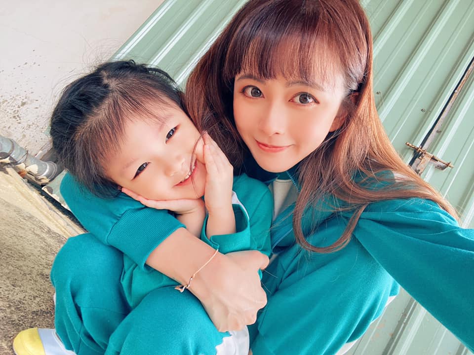  馮媛甄與老公林帛亨育有一個寶貝女兒。（圖／翻攝自馮媛甄臉書）