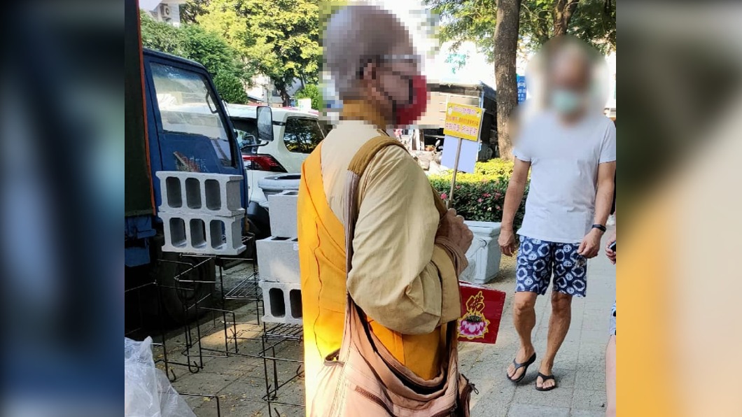 民眾要求比丘尼歸還零錢,竟被咒罵。(圖/翻攝自爆怨2公社 臉書)