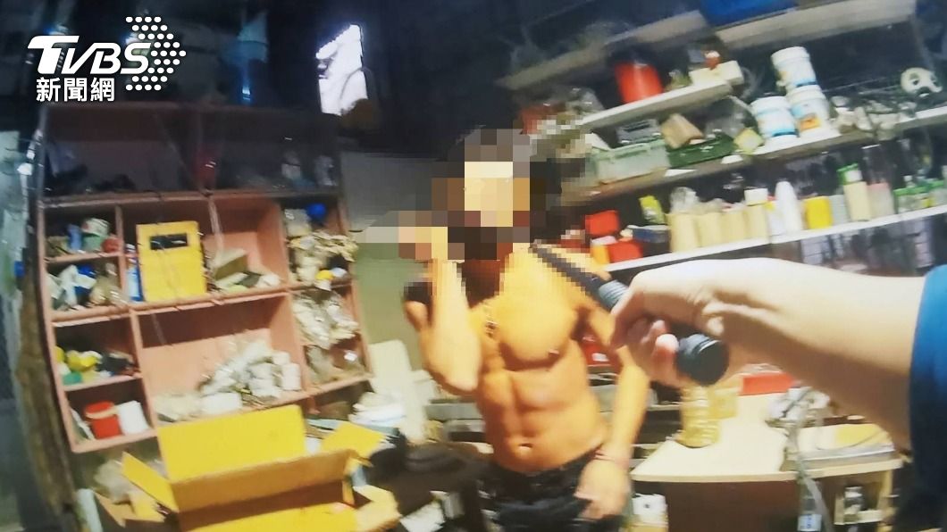 蕭男威脅警方。(圖/TVBS)