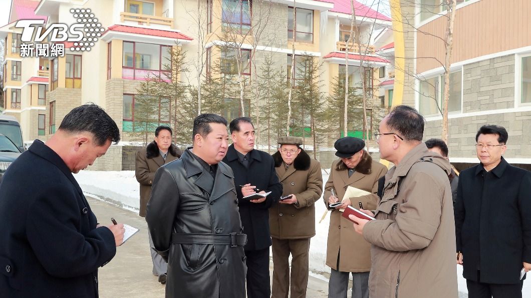 金正恩聽取官員報告。(圖/達志影像路透社)