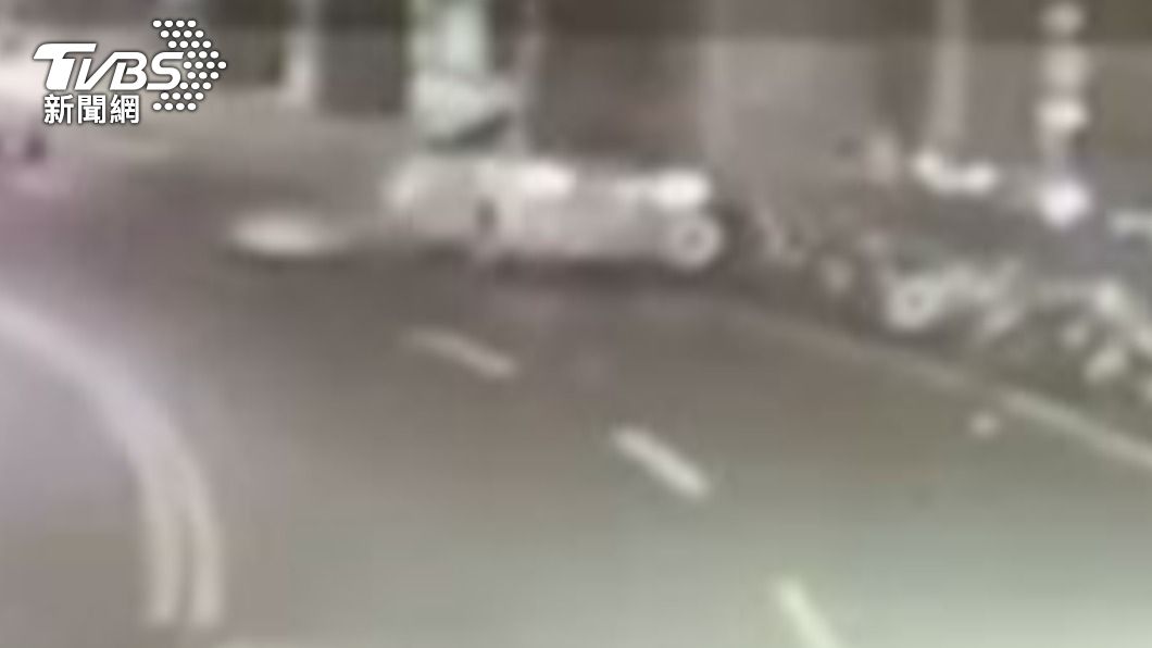 獨/無照借車開還肇事!男暗夜連撞10車「秒逃逸」遭警逮
