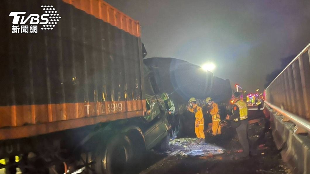 國1北上台中段4車連環撞 貨車駕駛遭夾擊慘死