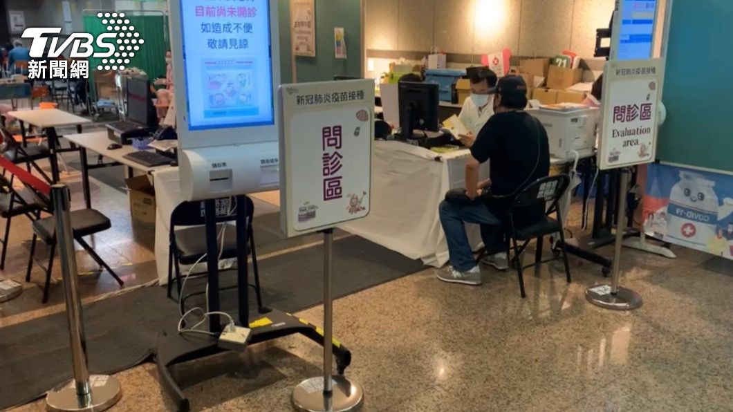 莫德納打氣冷氣黃立民認為受到不良事件報導影響。（圖／台大疫苗接種站）