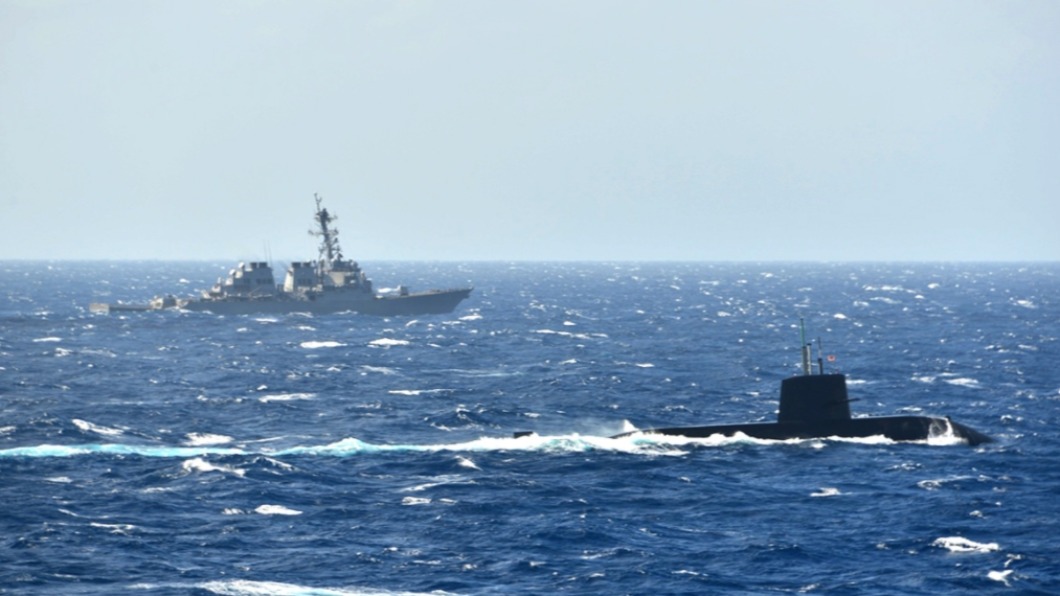 日美軍以潛艦為目標,實施作戰操演。(圖/翻攝自海上自衛隊 自衛艦隊(公式)推特)