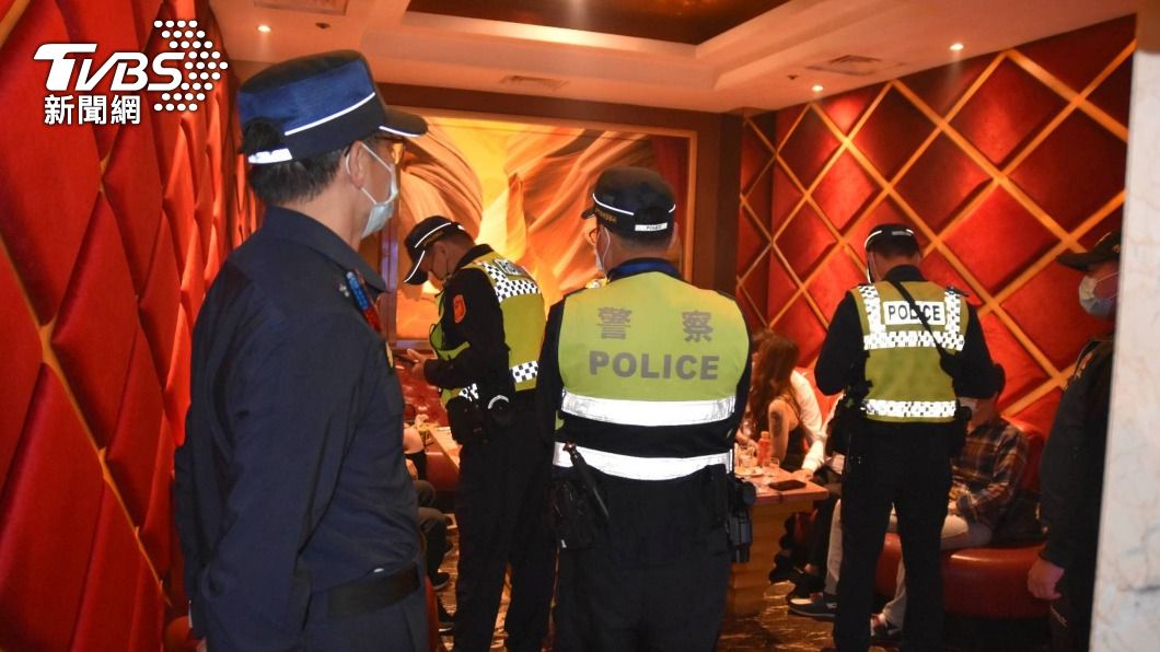 台中有陪侍酒店復業 警方查獲男客無疫苗資料
