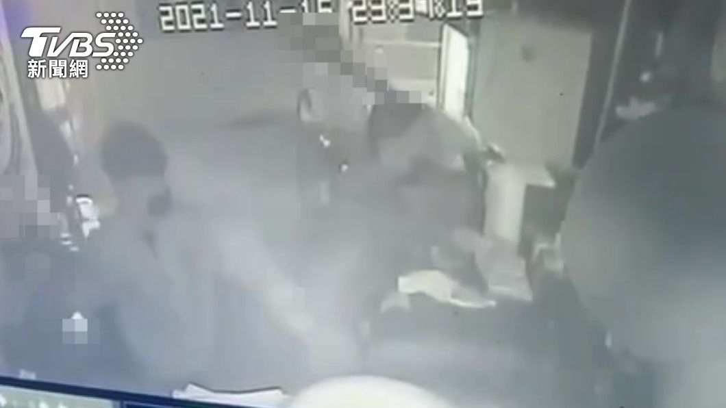 持開山刀衝串燒店爆砍員工濺血!警6小時速逮「竹聯雙煞」