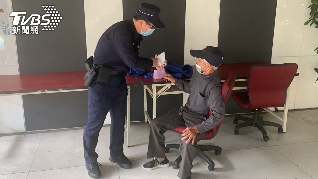 午飯沒吃!彰化老翁遭詐騙急北上 新北警不捨買餡餅填肚