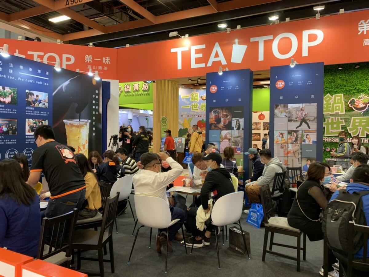 「TEA TOP第一味」在2021台灣連鎖加盟創業大展台中展上,祭出超高優惠來挺想要創業的朋友。(圖/TEA TOP 第一味提供)
