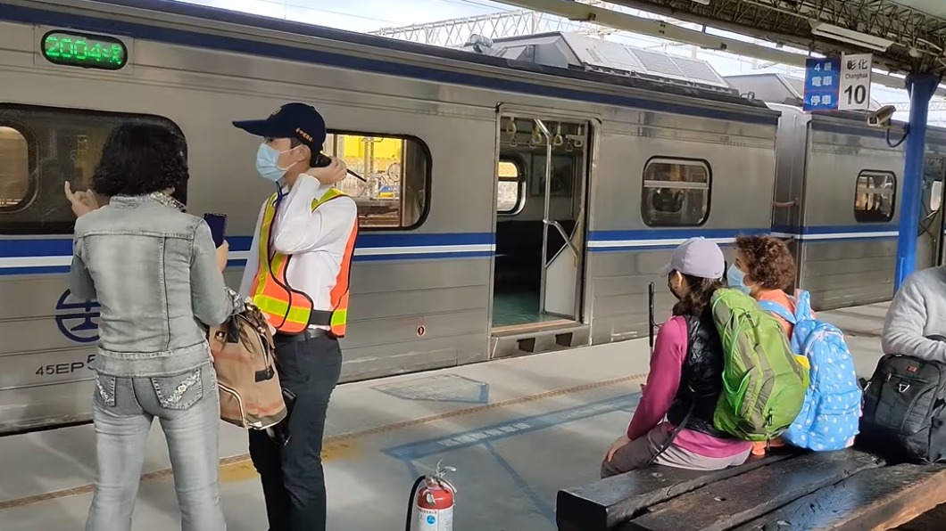 螺絲鬆了?台鐵一早連三事故 列車冒煙拖回檢修又脫軌