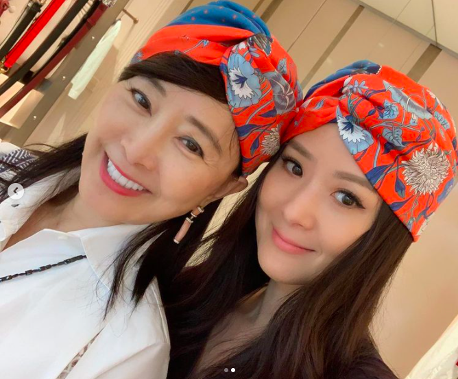 孫芸芸與媽媽何念慈感情相當好。(圖/翻攝自孫芸芸IG)