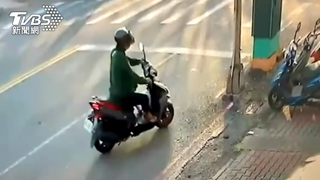 高雄男酒後騎車去派出所領信。（圖／警方提供）