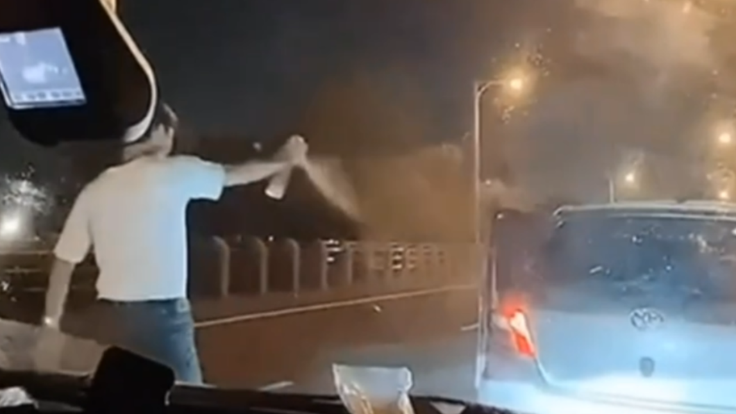 繼辣椒水後！彰化掃把哥嗆「好膽下車」　噴霧13秒KO