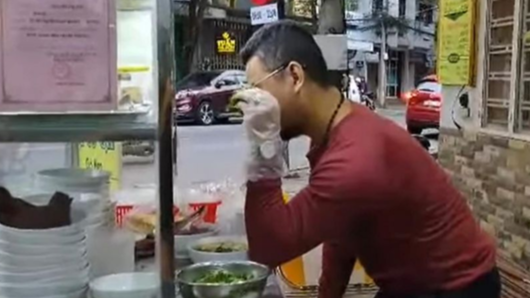 笑不得？越南河粉店拍片諷官員吃5萬元牛排　竟遭警傳喚
